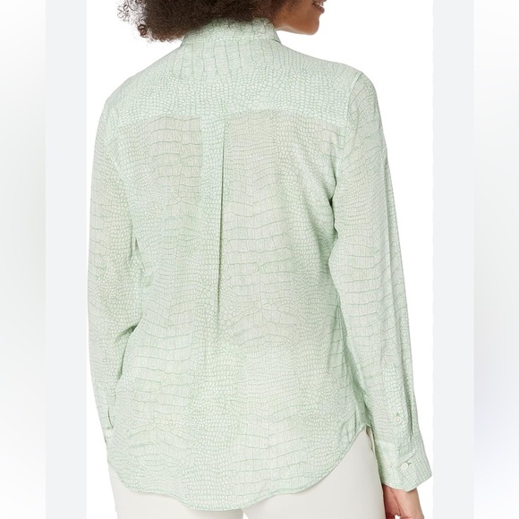 Equipment Slim Signature Silk Shirt Medium Green Crocodile Embossed - Picture 10 of 11